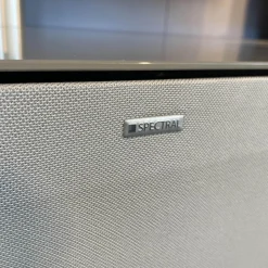 Wohnwand Ameno Cement Glas Korpus CM Cement Satiniert Grau Weiß Inklusive TV Halterung Und Soundsystem Ohne Dekorationen