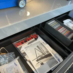 Wohnwand Ameno Cement Glas Korpus CM Cement Satiniert Grau Weiß Inklusive TV Halterung Und Soundsystem Ohne Dekorationen