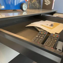 Wohnwand Ameno Cement Glas Korpus CM Cement Satiniert Grau Weiß Inklusive TV Halterung Und Soundsystem Ohne Dekorationen