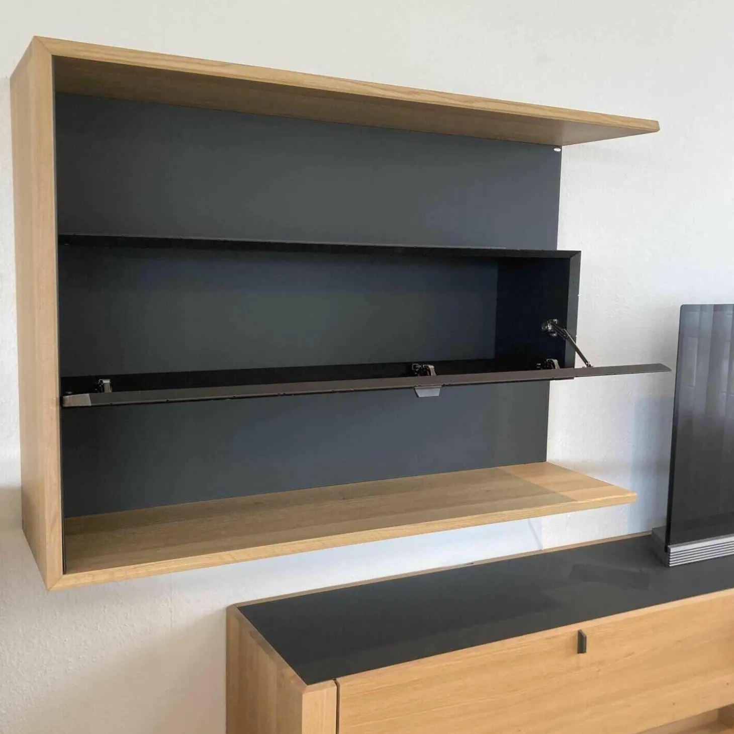 Wohnwand Aura Lowboard Hängelement mit LED Beleuchtung