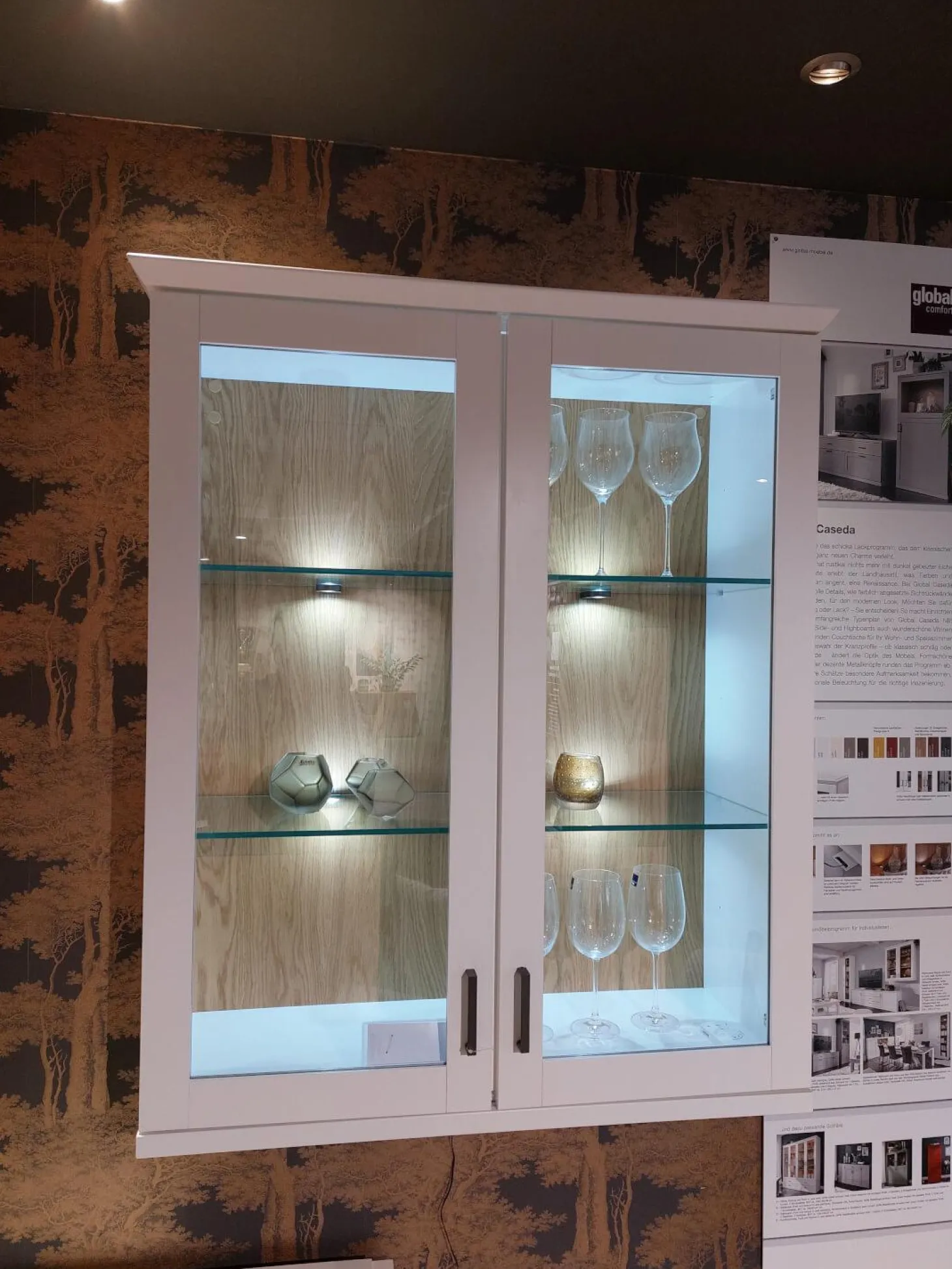 Wohnwand Caseda Lack Weiß Absetzung Wildeiche Furniert Griff Schwarz