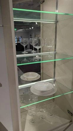 Wohnwand Cremona Lack Crema Matt Weiß Creme Absetzung Eiche Sand Mit LED Beleuchtung Und Spiegelglasrückwand