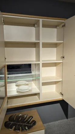 Wohnwand Cremona Lack Crema Cremeweiß Holzakzente In Eiche Sand Mit LED Beleuchtung Und Spiegelrückwand