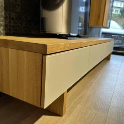 Wohnwand Cubus Eiche Naturöl Farbglas Hellgrau Matt mit Vitrinenbeleuchtung