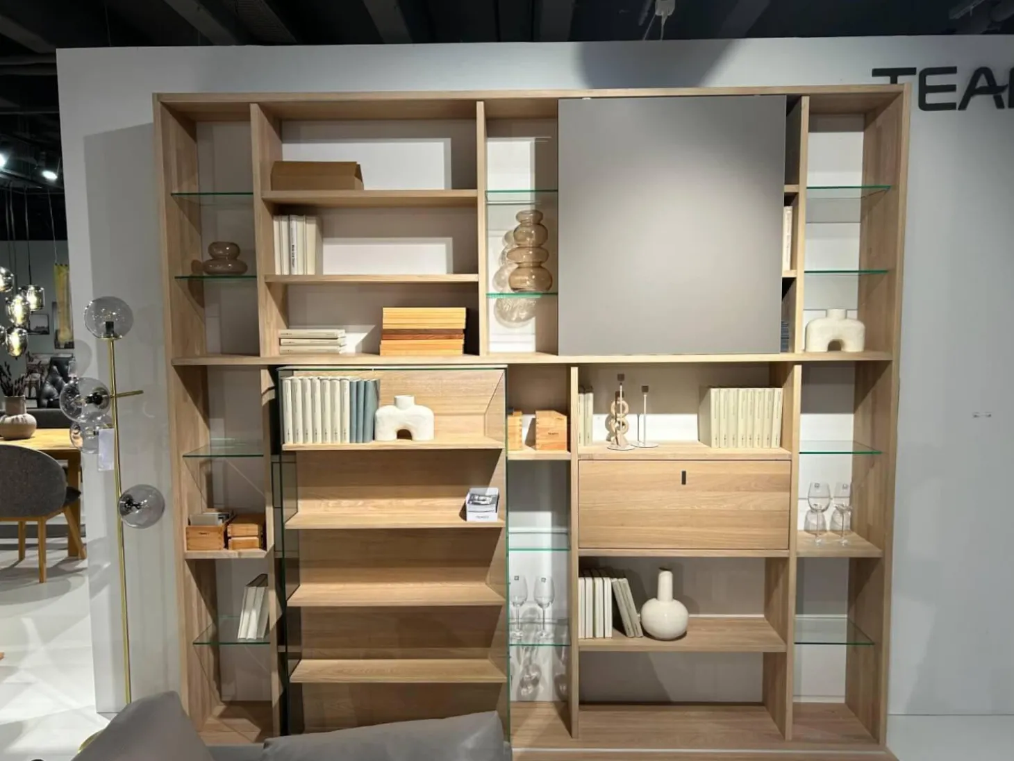 Wohnwand Cubus Eiche Weißöl Schiebetür Farbglas Taupe Grau Matt Klappgriffe Edelstahl