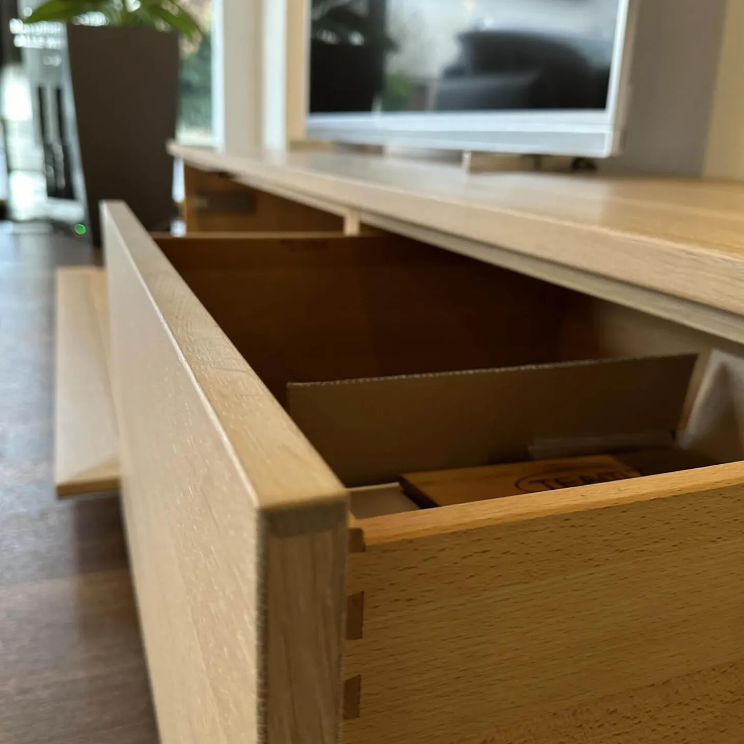 Wohnwand Cubus Eiche Weißöl Glas Matt Pearl Touchbeschlag