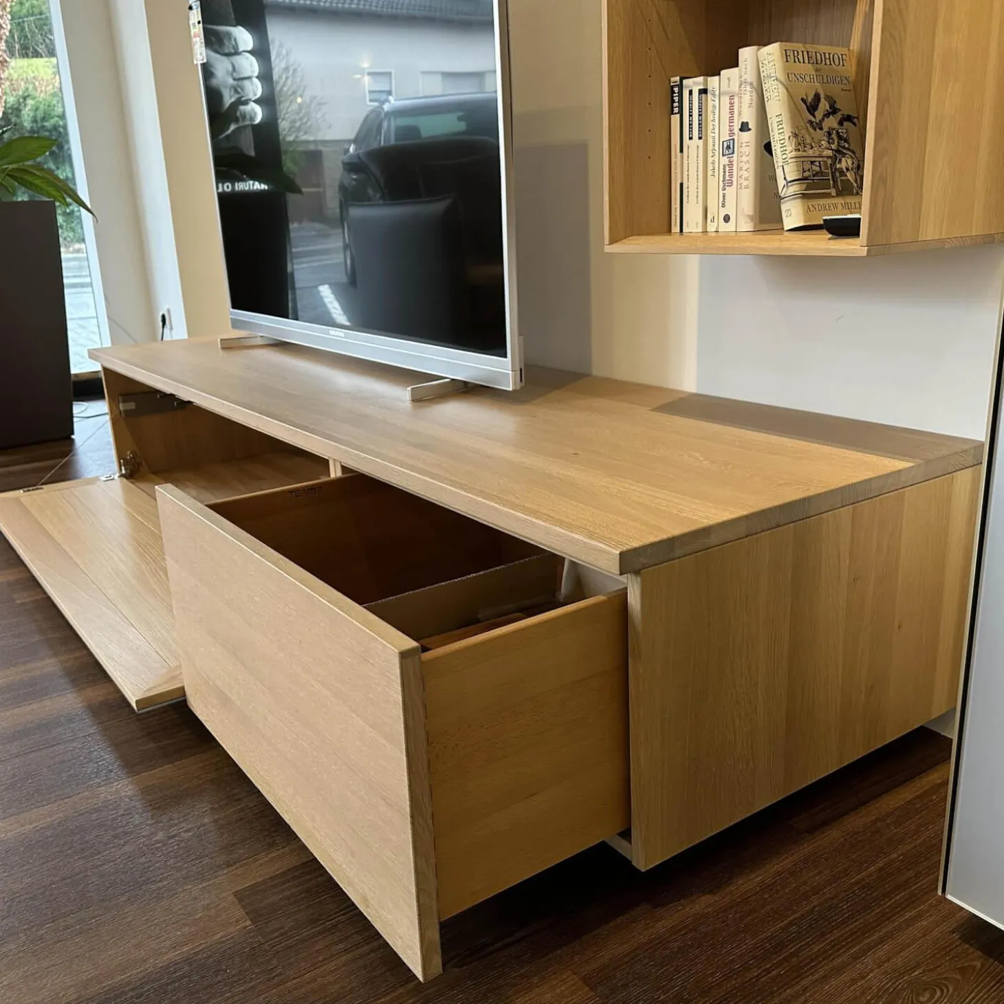 Wohnwand Cubus Eiche Weißöl Glas Matt Pearl Touchbeschlag