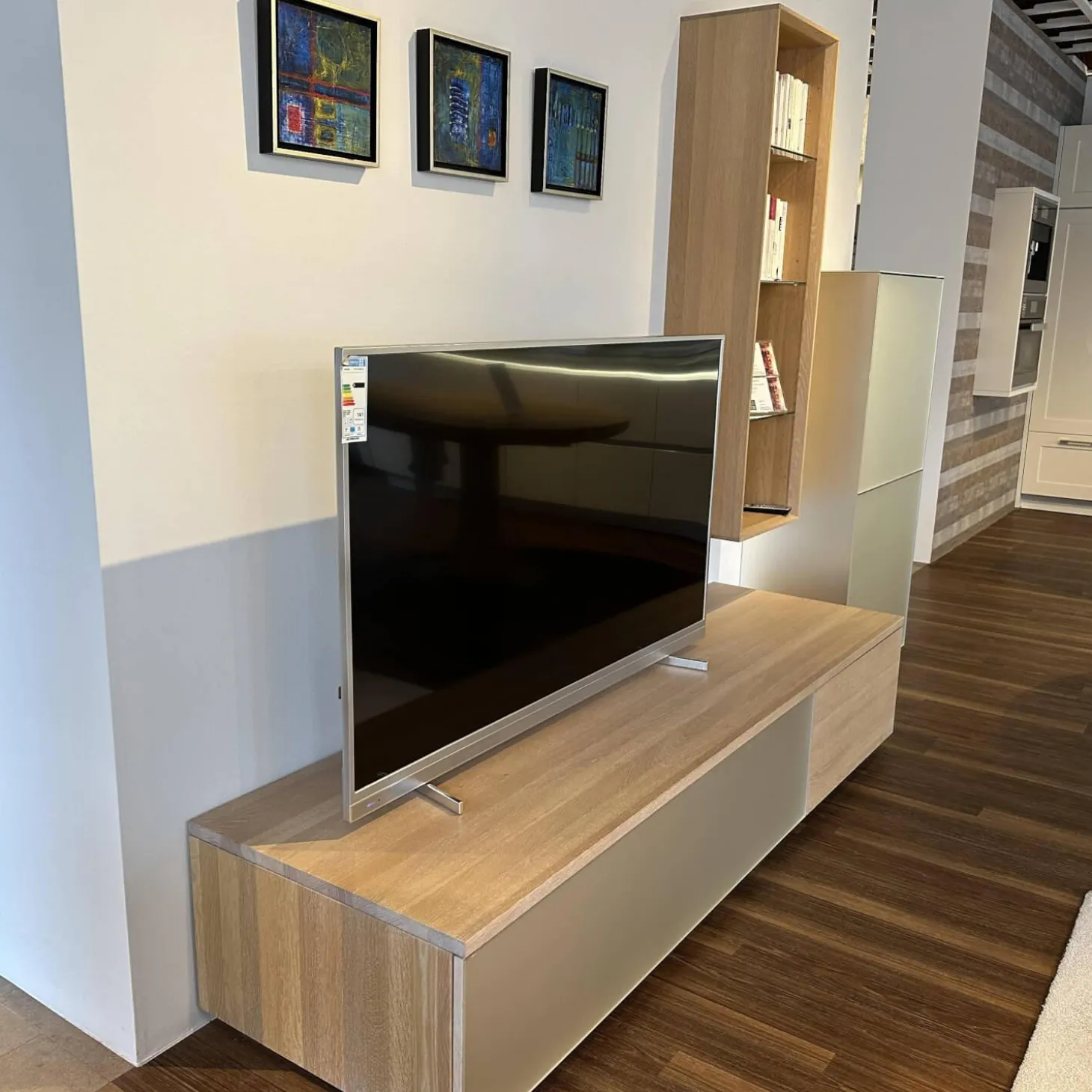 Wohnwand Cubus Eiche Weißöl Glas Matt Pearl Touchbeschlag