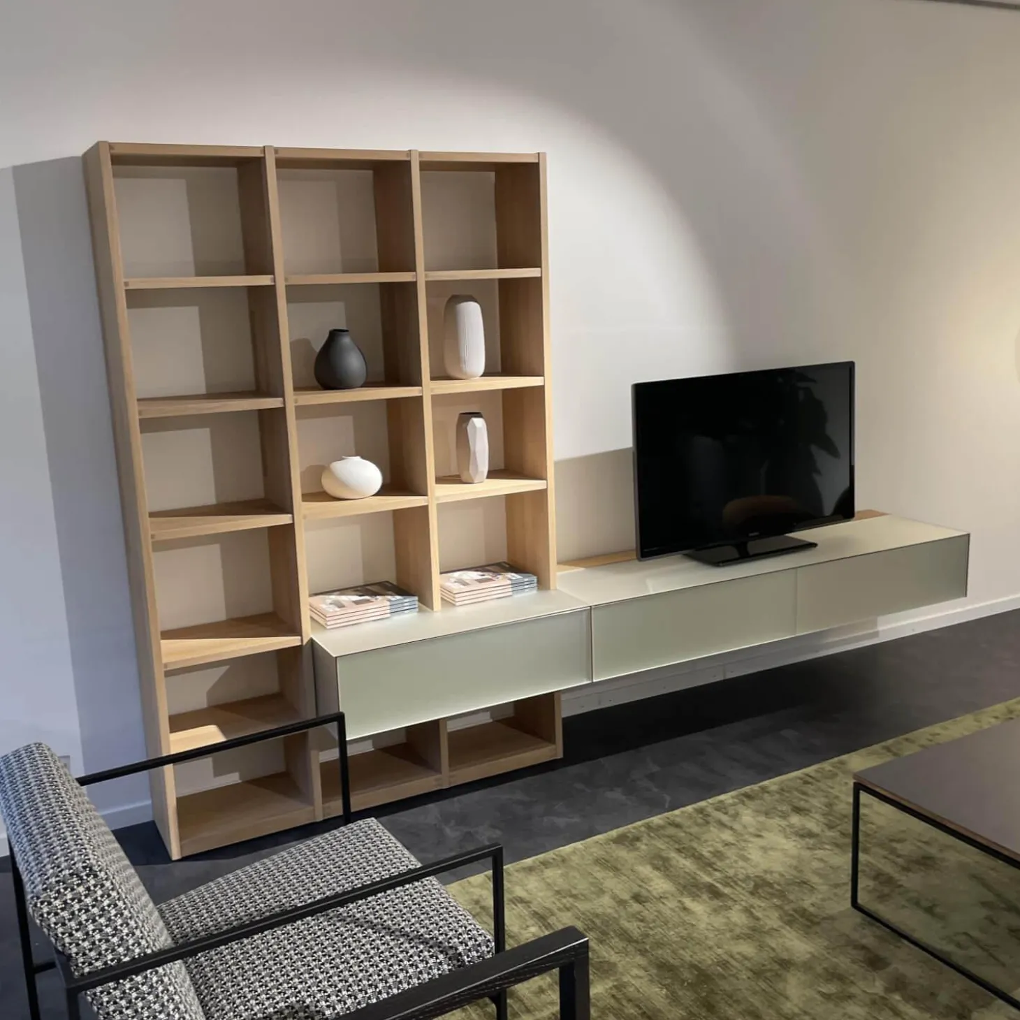 Wohnwand Cubus Pure Volholz Eiche Weiß Geölt Glas Pearl Matt Mit Touchbeschlag