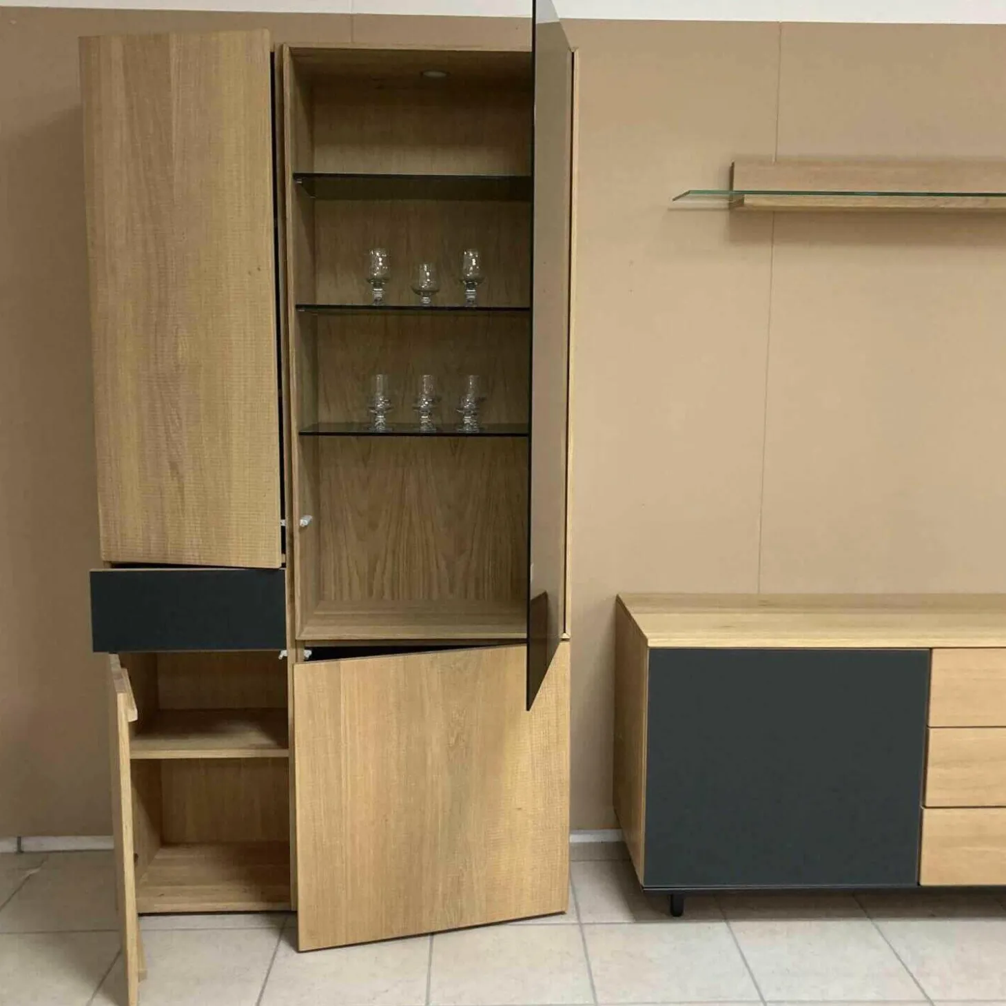 Wohnwand Elements B200 Eiche Massiv mit Beleuchtung