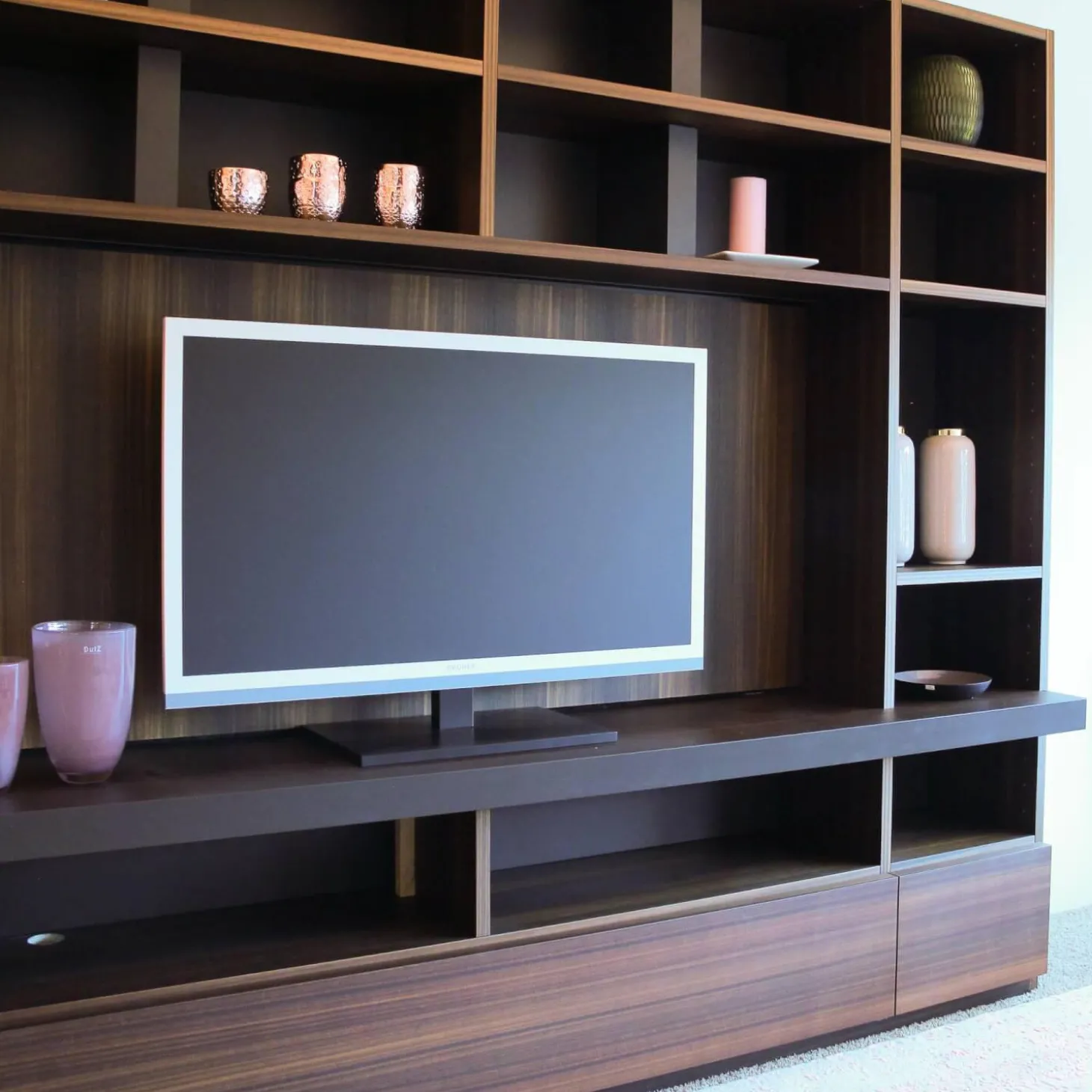 Wohnwand Eukalyptus Lack Mokka Mit Schiebetür Aus Stopsol-Glas Mit Licht