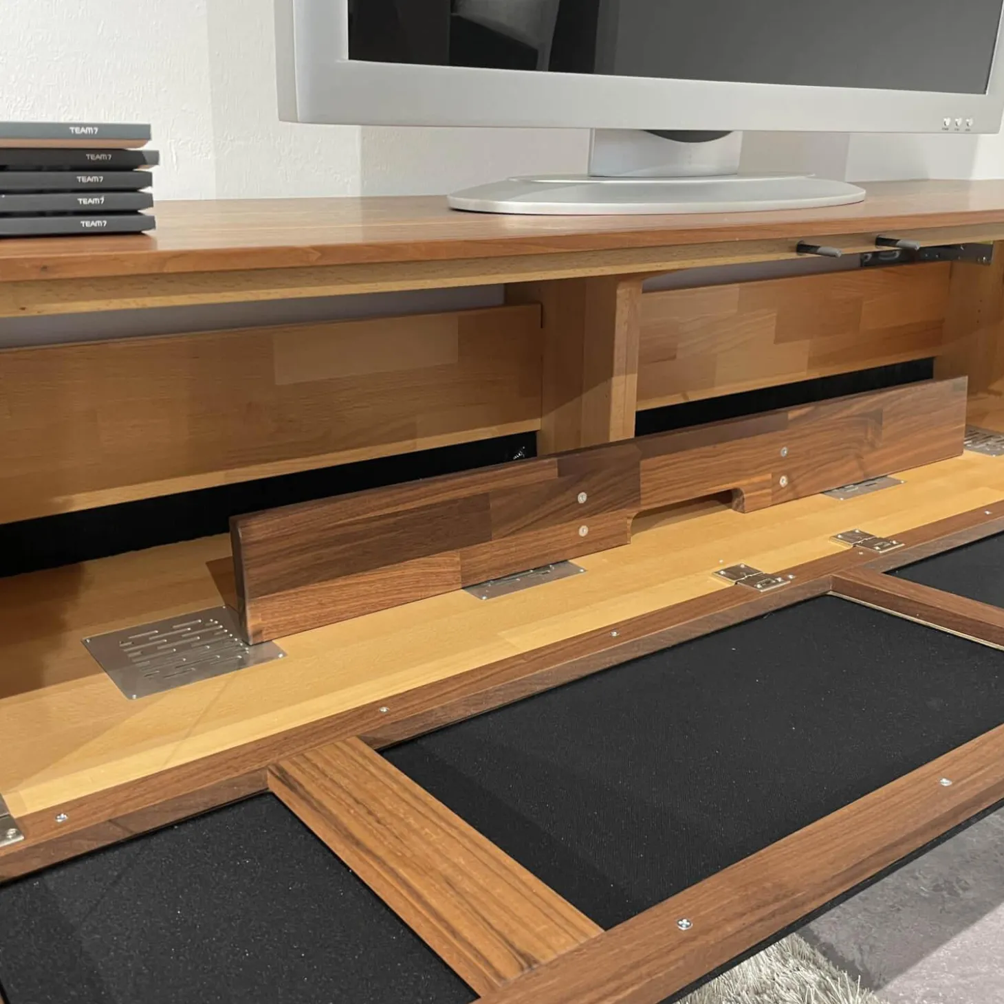 Wohnwand Filigno Nussbaum Natur Geölt Inklusive Technikelement Mit Kabelhohlraum