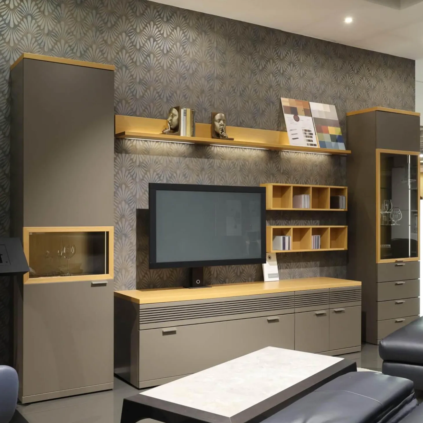 Wohnwand Flair Rahmenfarbe Eiche Sand Lack Terra Grau Griff T8 Edelstahlfarbig Mit LED Beleuchtung