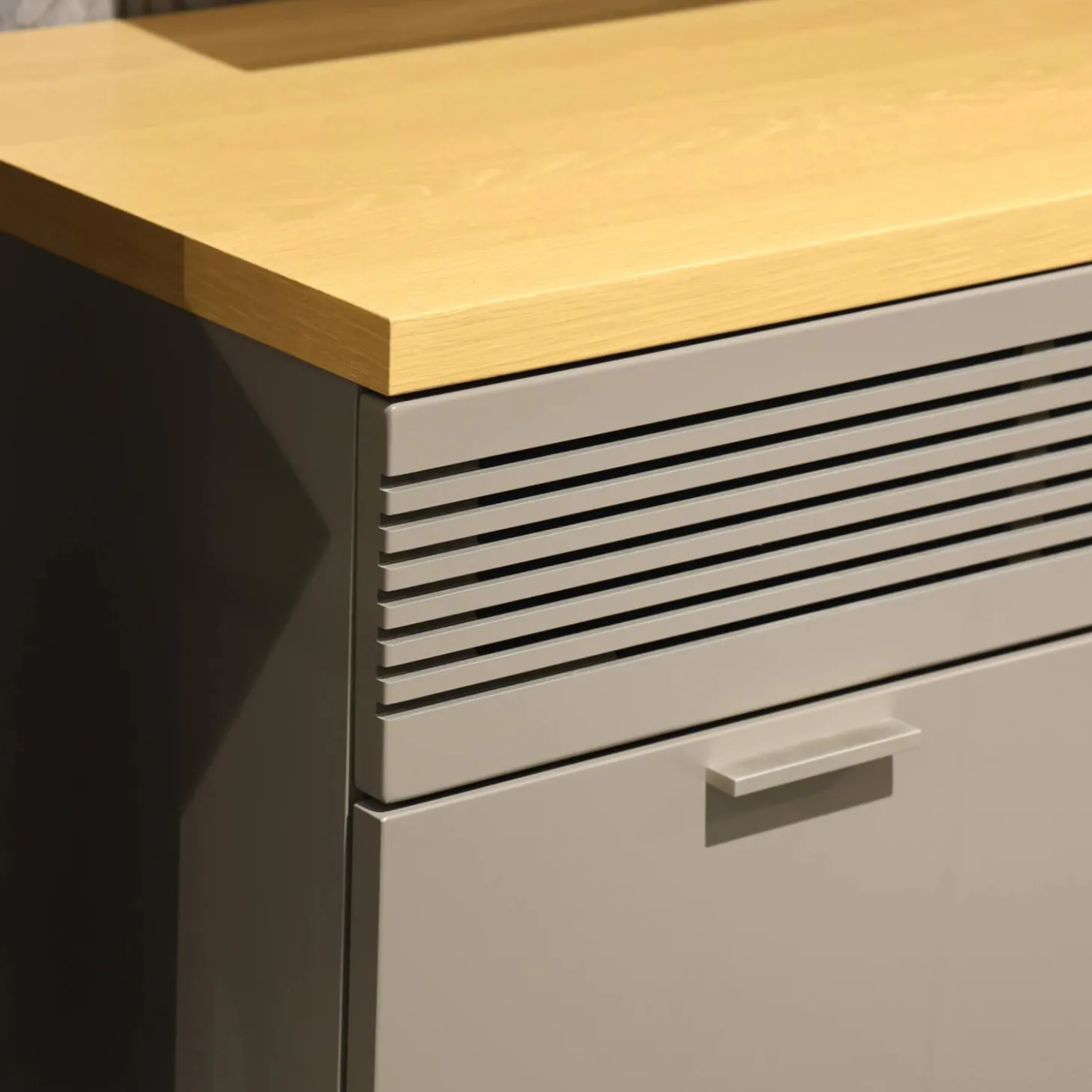 Wohnwand Flair Rahmenfarbe Eiche Sand Lack Terra Grau Griff T8 Edelstahlfarbig Mit LED Beleuchtung