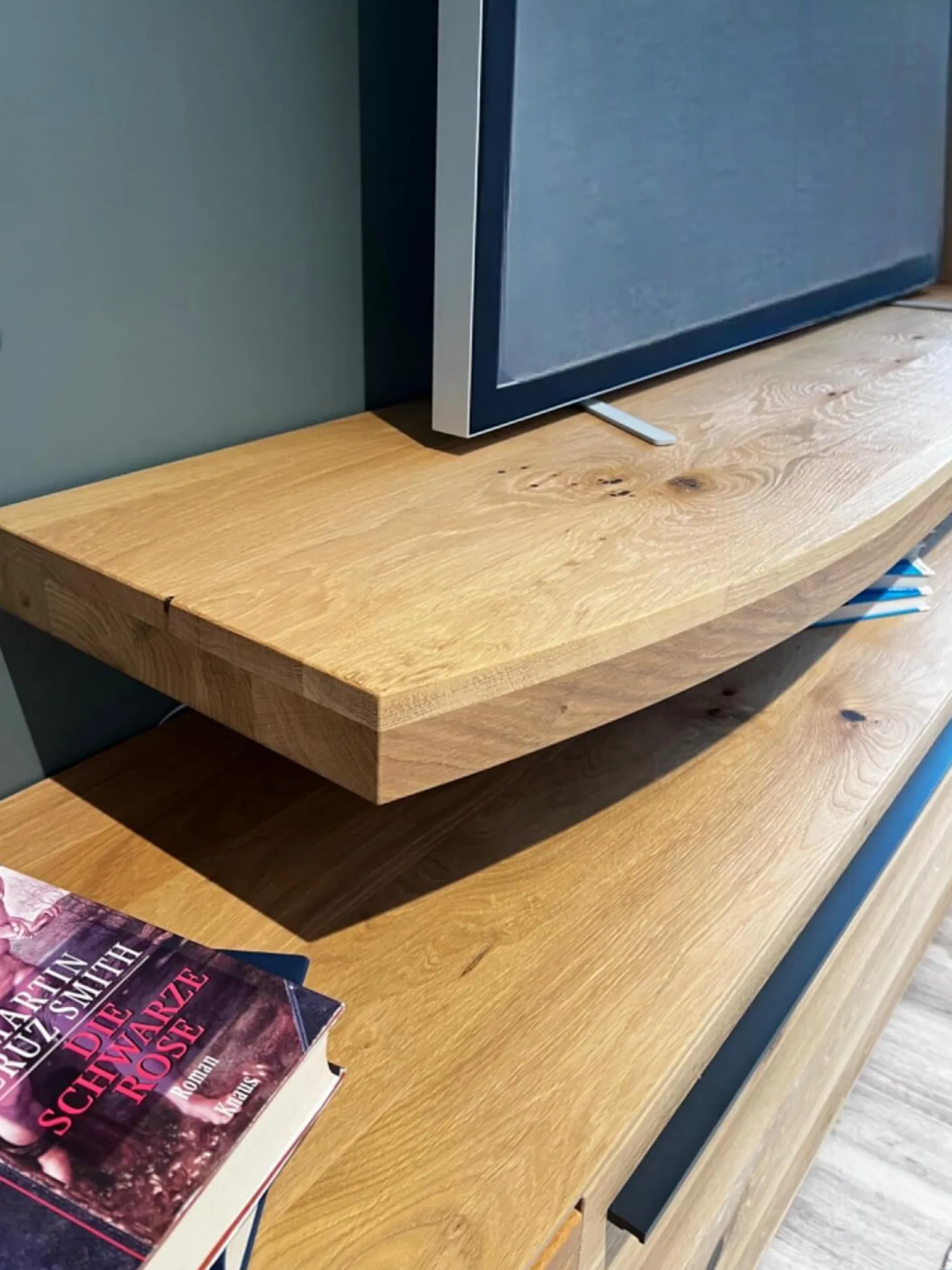 Wohnwand Giulia Front Und Korpus Wildeiche Massiv Soft Gebürstet Vitrine Glas Optiwhite