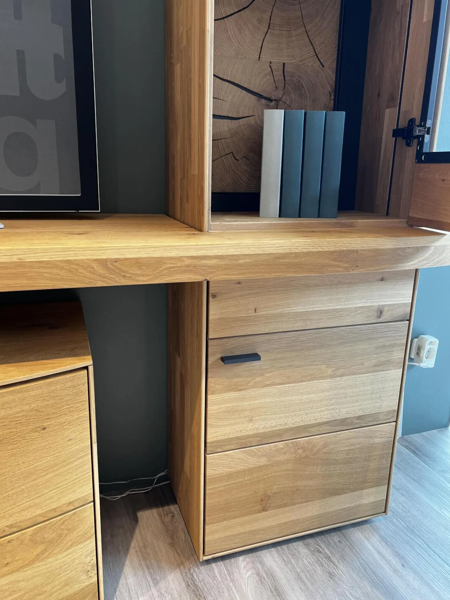 Wohnwand Giulia Front Und Korpus Wildeiche Massiv Soft Gebürstet Vitrine Glas Optiwhite