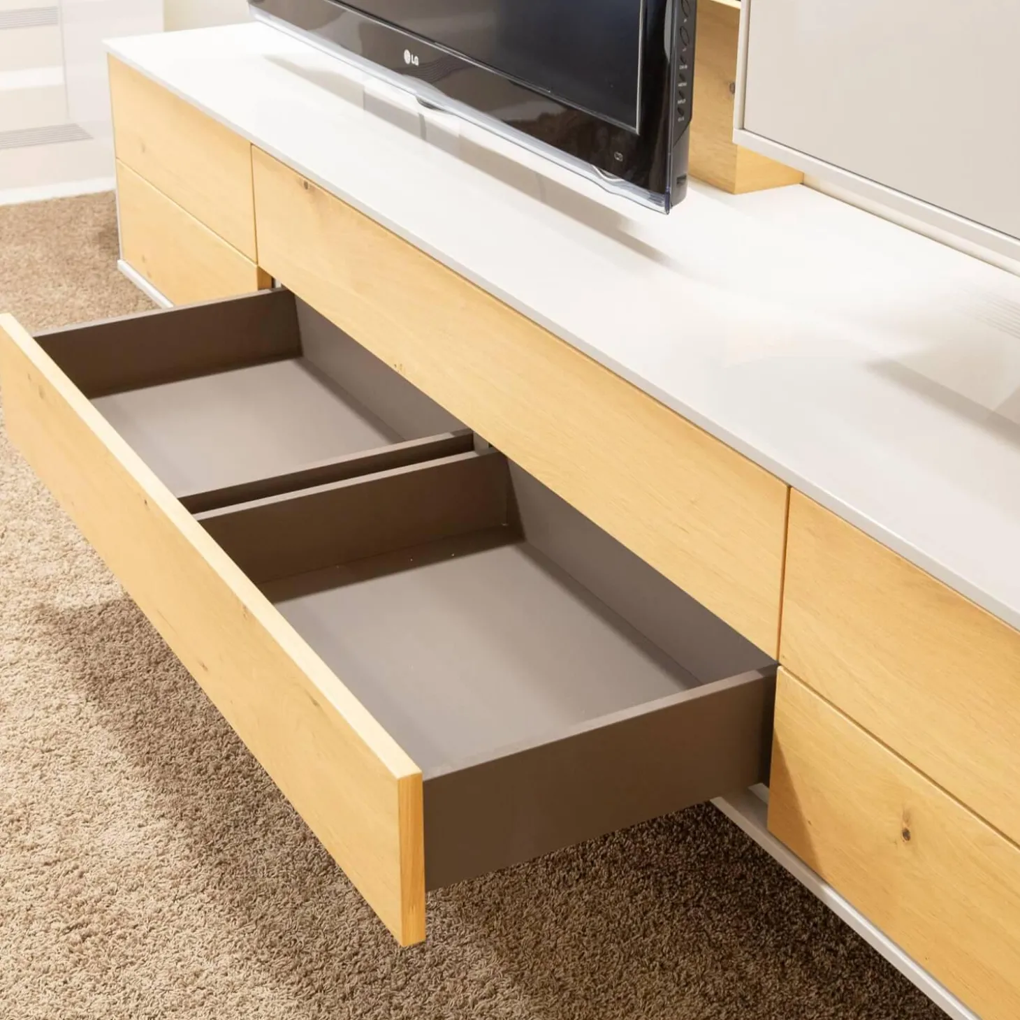 Wohnwand Kara Frame 73029 Lack 2 Grau Absetzung Asteiche Inklusive LED Strahler