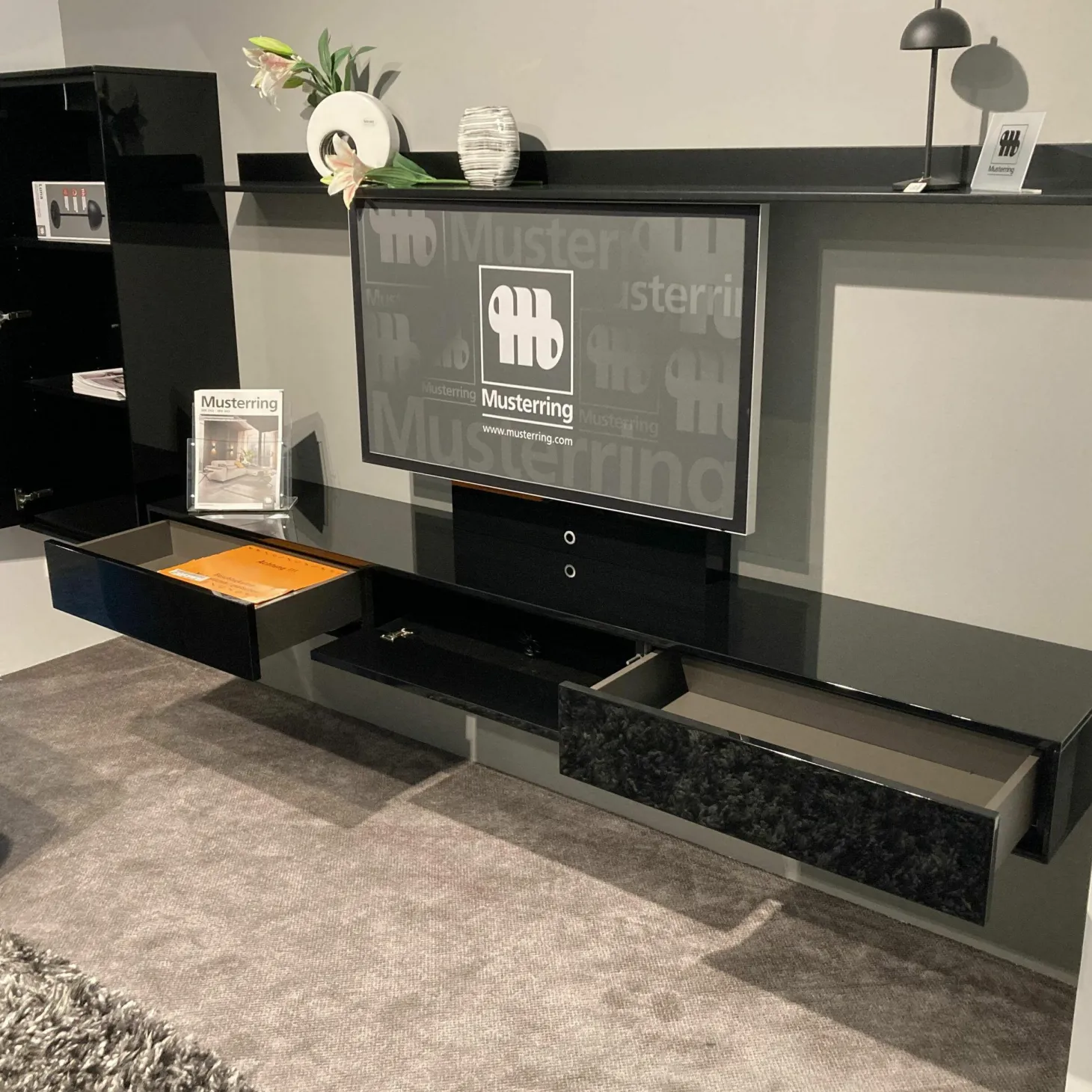 Wohnwand Kara-Frame Lack Schwarz Hochglanz