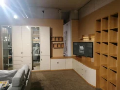 Wohnwand Kira Front Lack Crema Creme Korpus Eiche Sand Griff Chrom Inklusive Beleuchtung