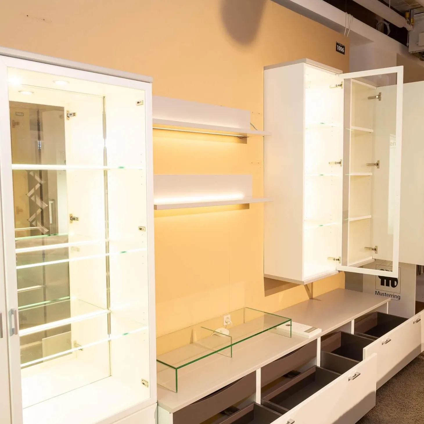 Wohnwand Kira Korpus Und Front Lack Weiß Regale Lack Grau Mit LED-Beleuchtung