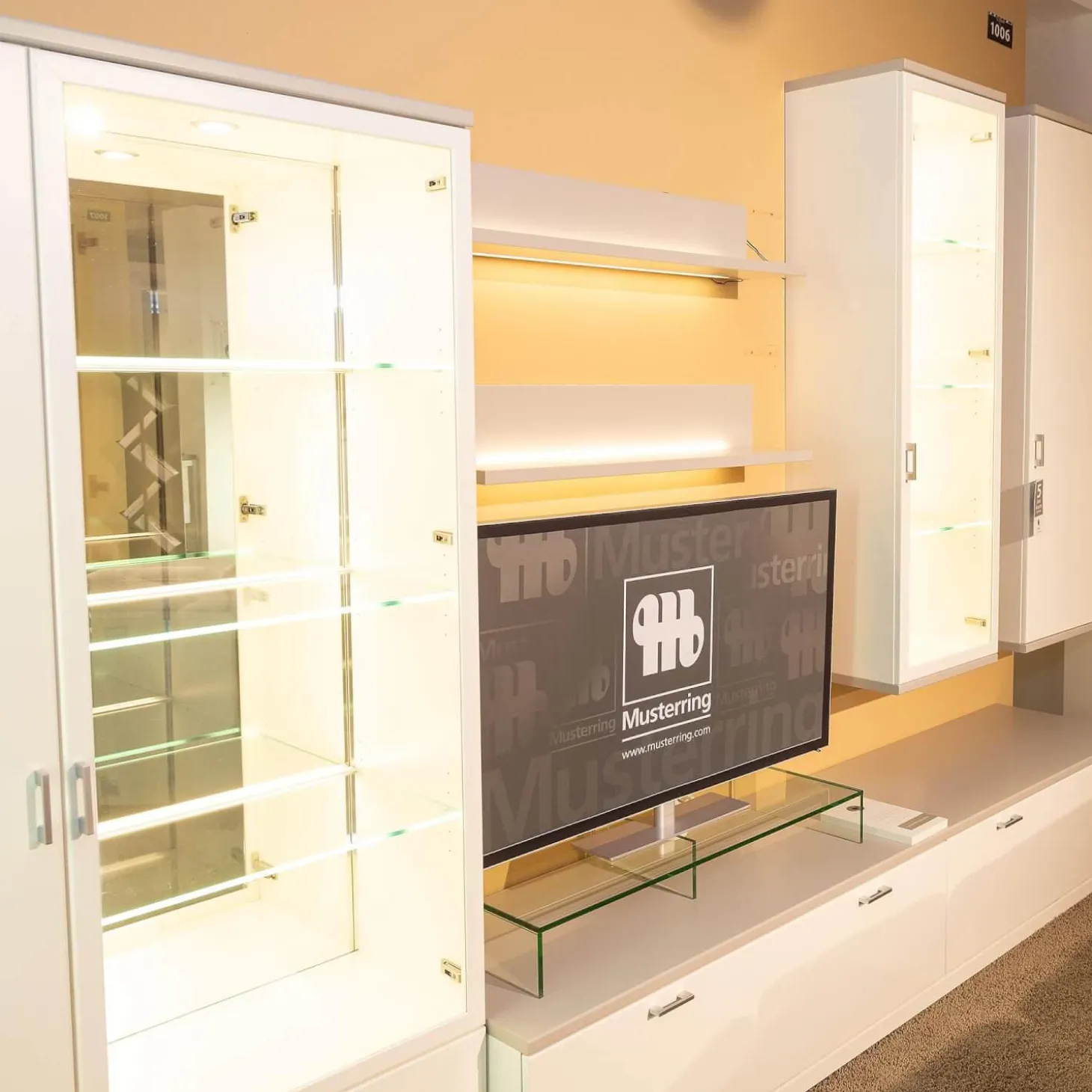 Wohnwand Kira Korpus Und Front Lack Weiß Regale Lack Grau Mit LED-Beleuchtung