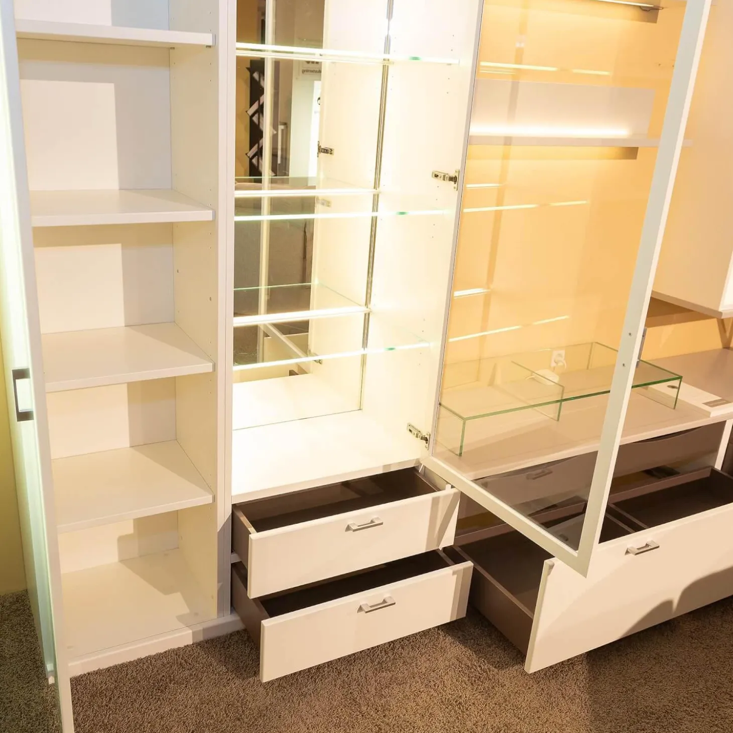 Wohnwand Kira Korpus Und Front Lack Weiß Regale Lack Grau Mit LED-Beleuchtung