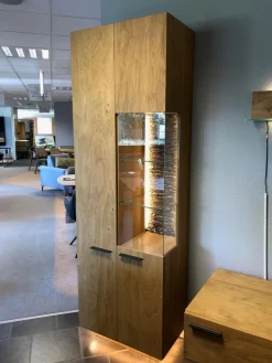 Wohnwand Kitzalm Solid Plus K050 Kernasteiche Natur Furniert Gebürstet Akzentglas Schiefer Grau Inklusive Beleuchtung