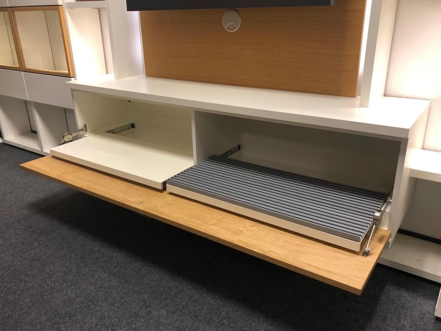 Wohnwand Leto Lack Weiß Wildeiche Furniert mit Beleuchtung