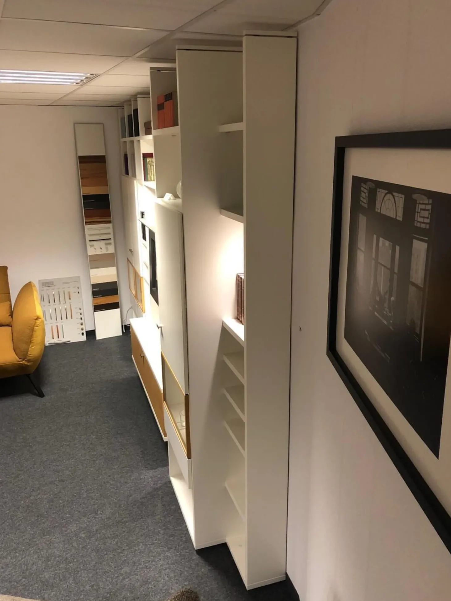 Wohnwand Leto Lack Weiß Wildeiche Furniert mit Beleuchtung