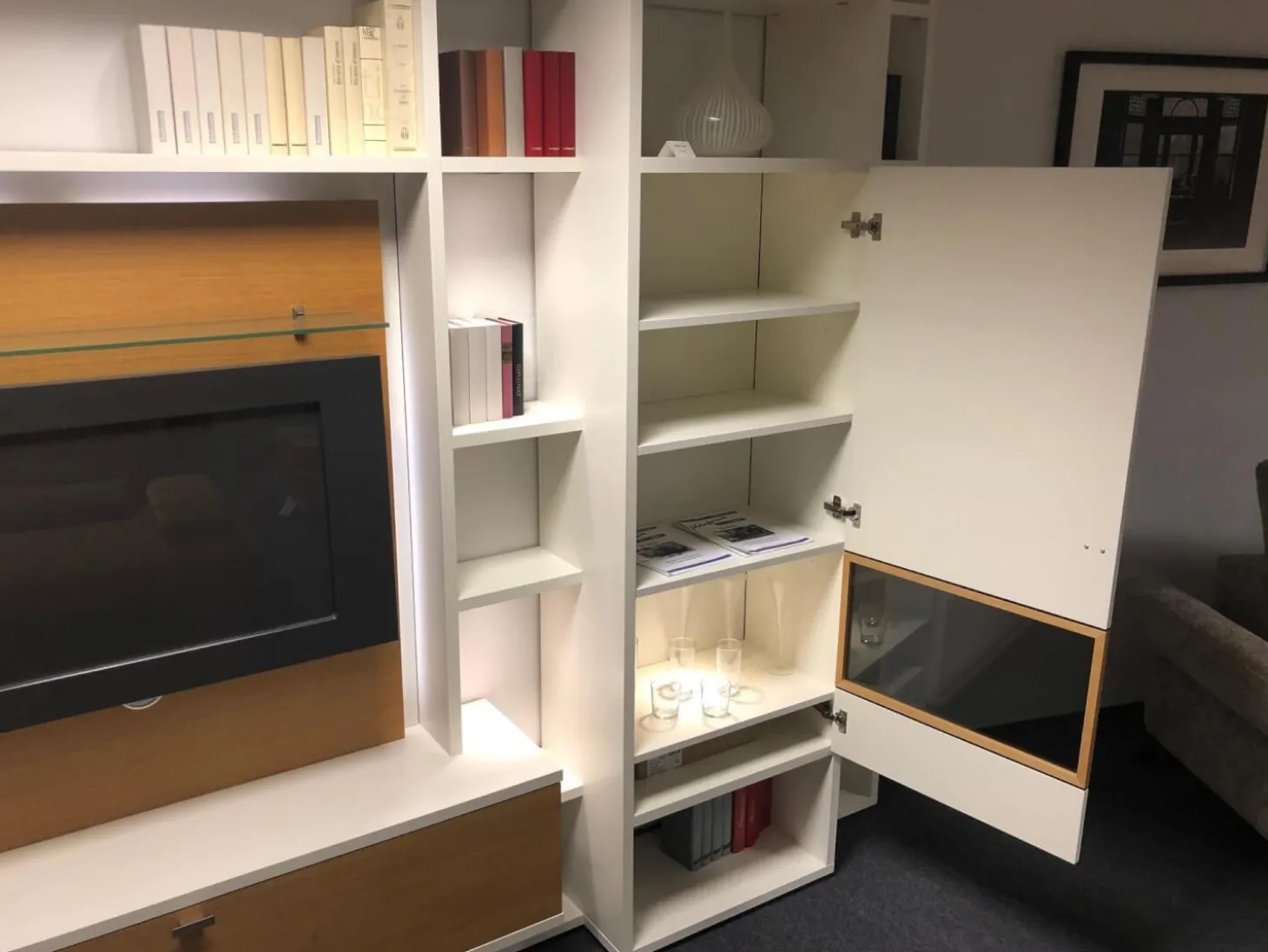 Wohnwand Leto Lack Weiß Wildeiche Furniert mit Beleuchtung