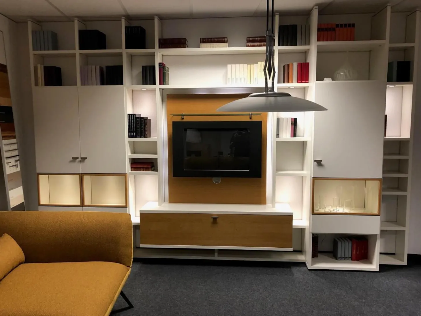 Wohnwand Leto Lack Weiß Wildeiche Furniert mit Beleuchtung