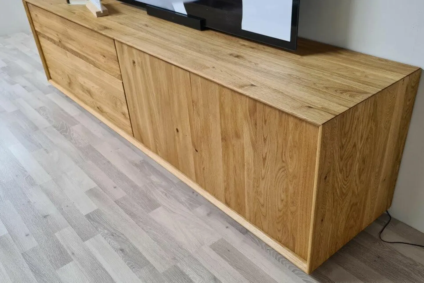 Wohnwand Missoula Eiche Massiv Geölt mit LED-Beleuchtung