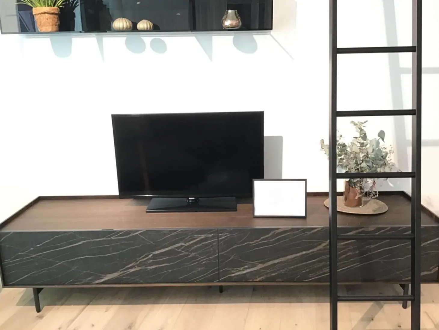 Wohnwand Mit Sideboard Cabaret Front Schwarz Korpus Eiche Element Domino Glas Schwarz Element Domino Eiche