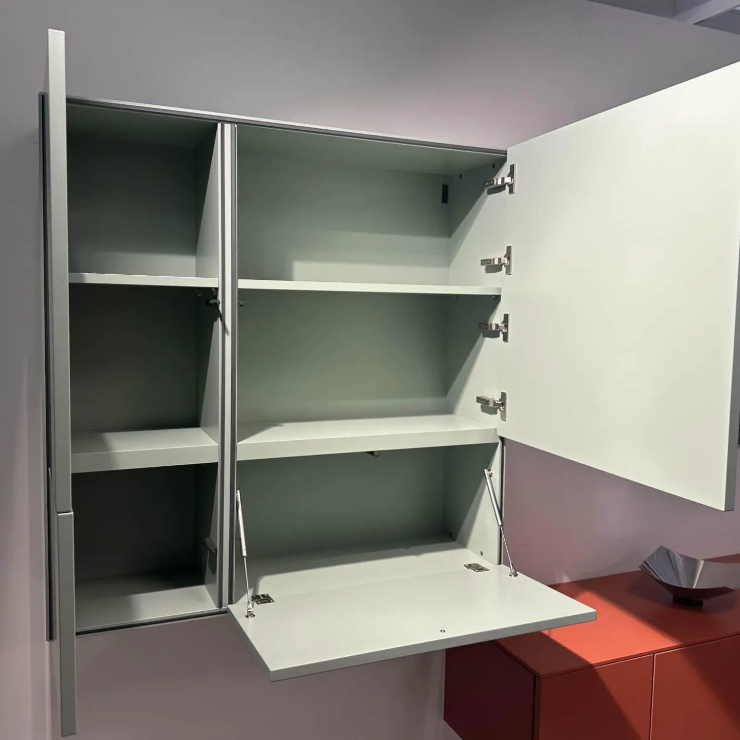 Wohnwand Neo Lack NCS S3050 Orange Und NCS S3010 Grün