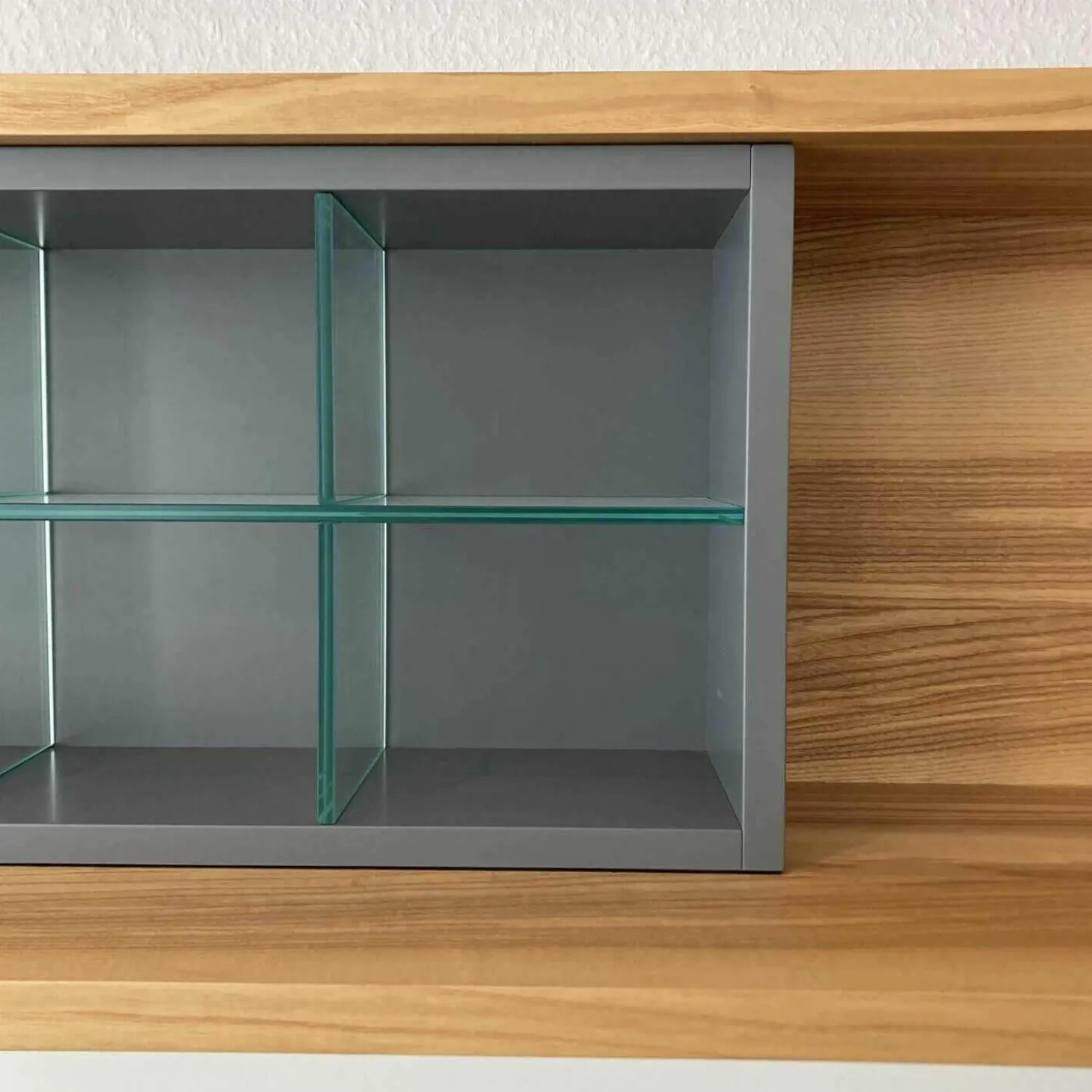 Wohnwand Pesaro Dunkelgrau Kernesche mit Beleuchtung