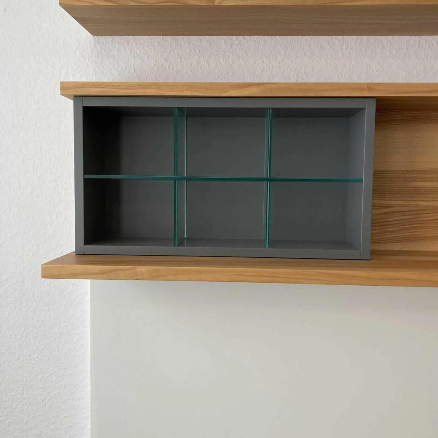 Wohnwand Pesaro Dunkelgrau Kernesche mit Beleuchtung