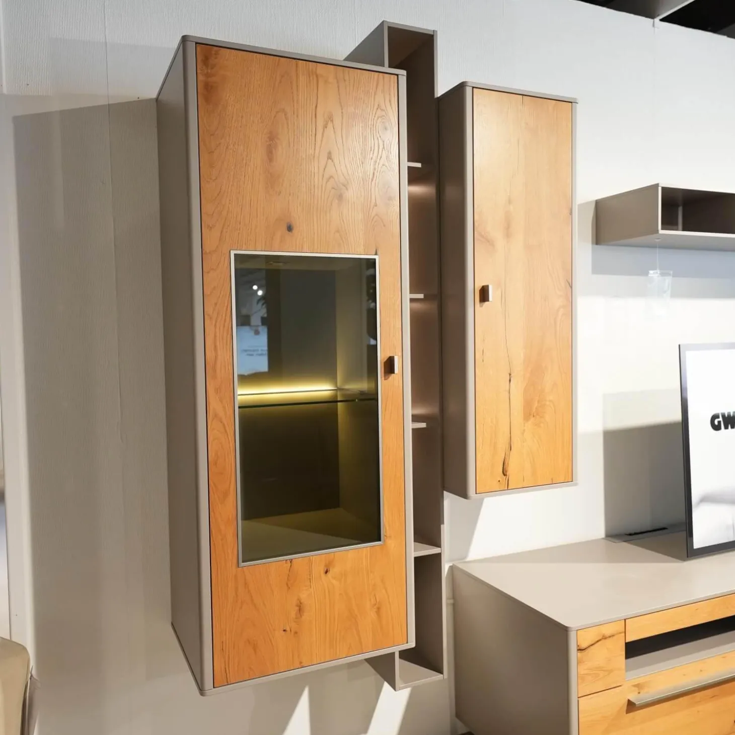 Wohnwand Piana Lack Seidenmatt Fango Grau Balkeneiche Honig Inklusive LED Beleuchtung