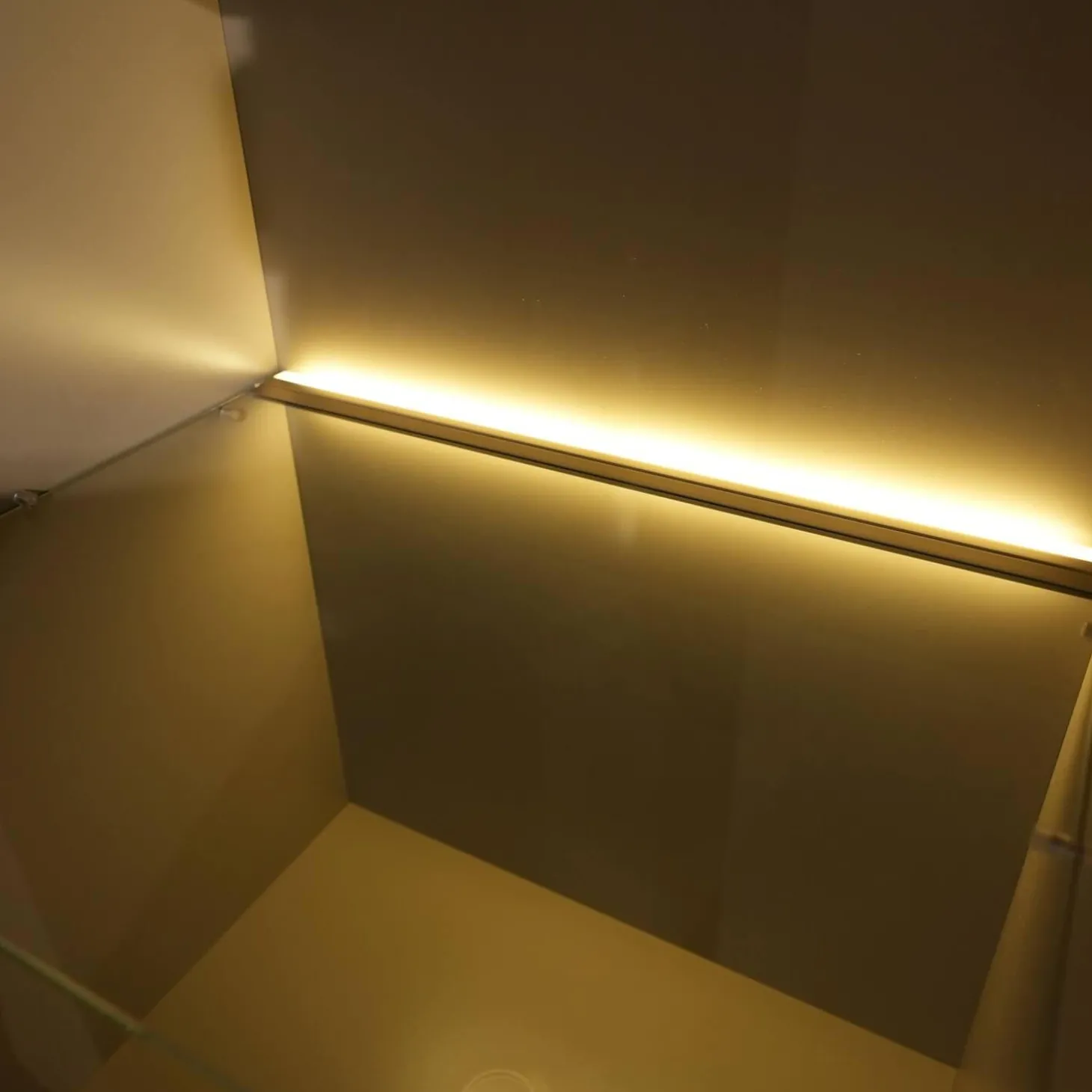 Wohnwand Piana Lack Seidenmatt Fango Grau Balkeneiche Honig Inklusive LED Beleuchtung