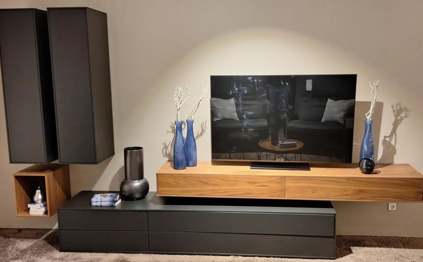 Wohnwand pl.Cera Lack Anthrazit Nussbaum Natur Furniert