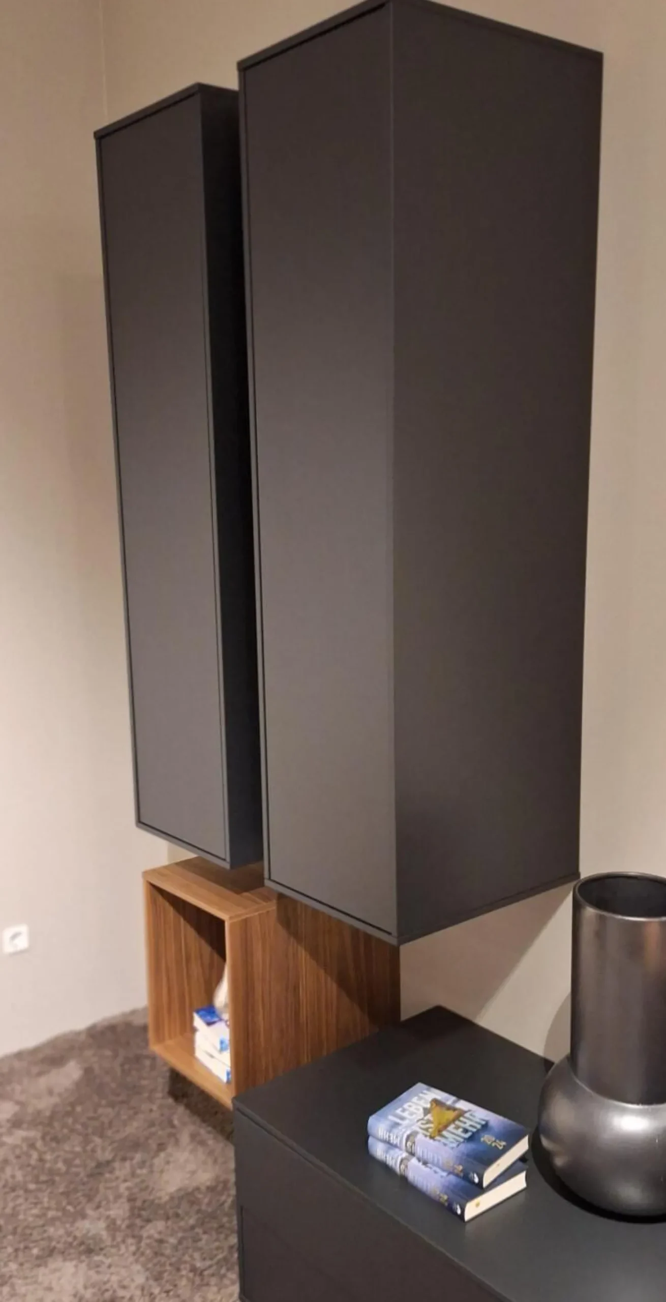 Wohnwand pl.Cera Lack Anthrazit Nussbaum Natur Furniert