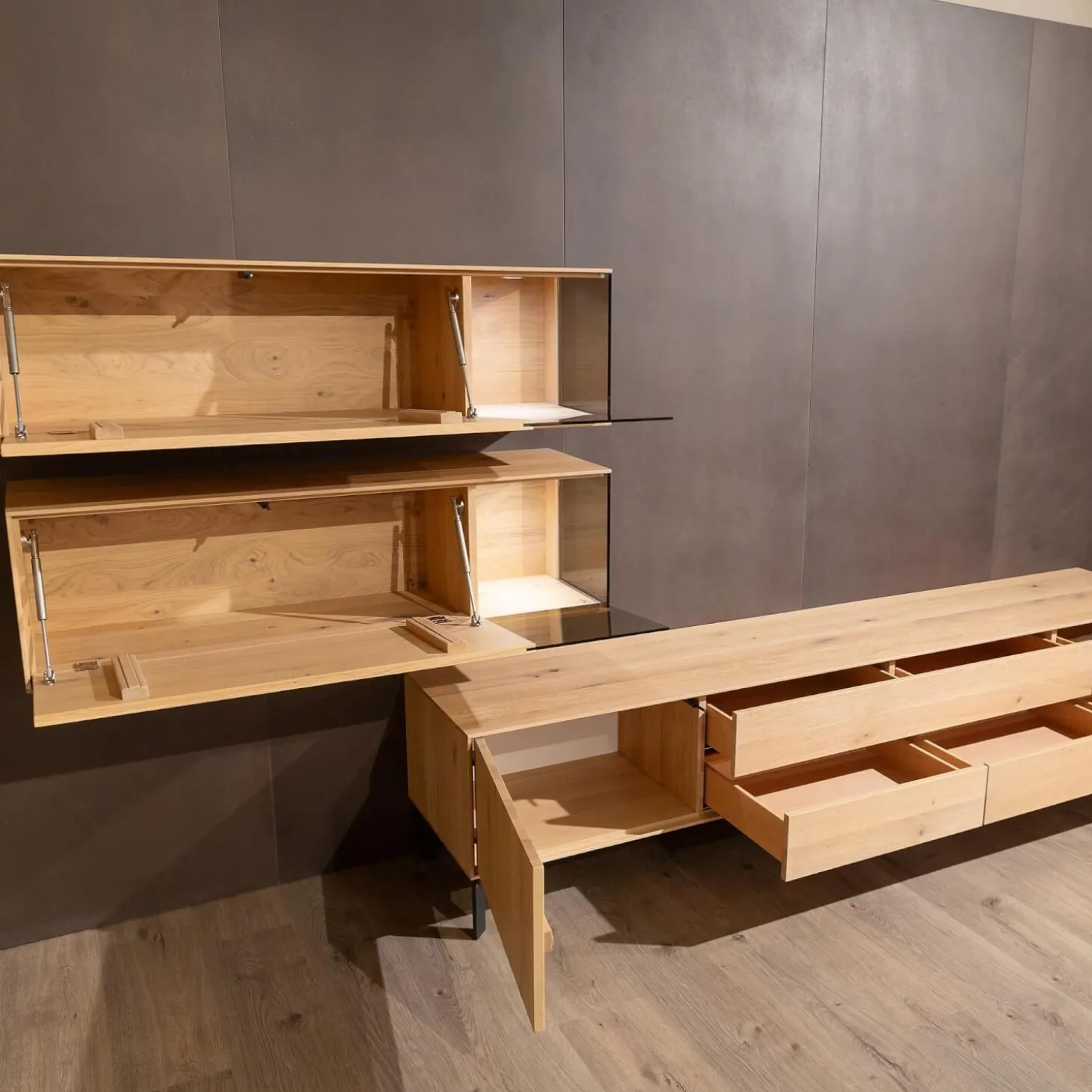 Wohnwand Puro 109 368 Asteiche Gebürstet Weiß Geölt Metall Sockel Schwarz Matt Mit Glaseinlage Und Beleuchtung