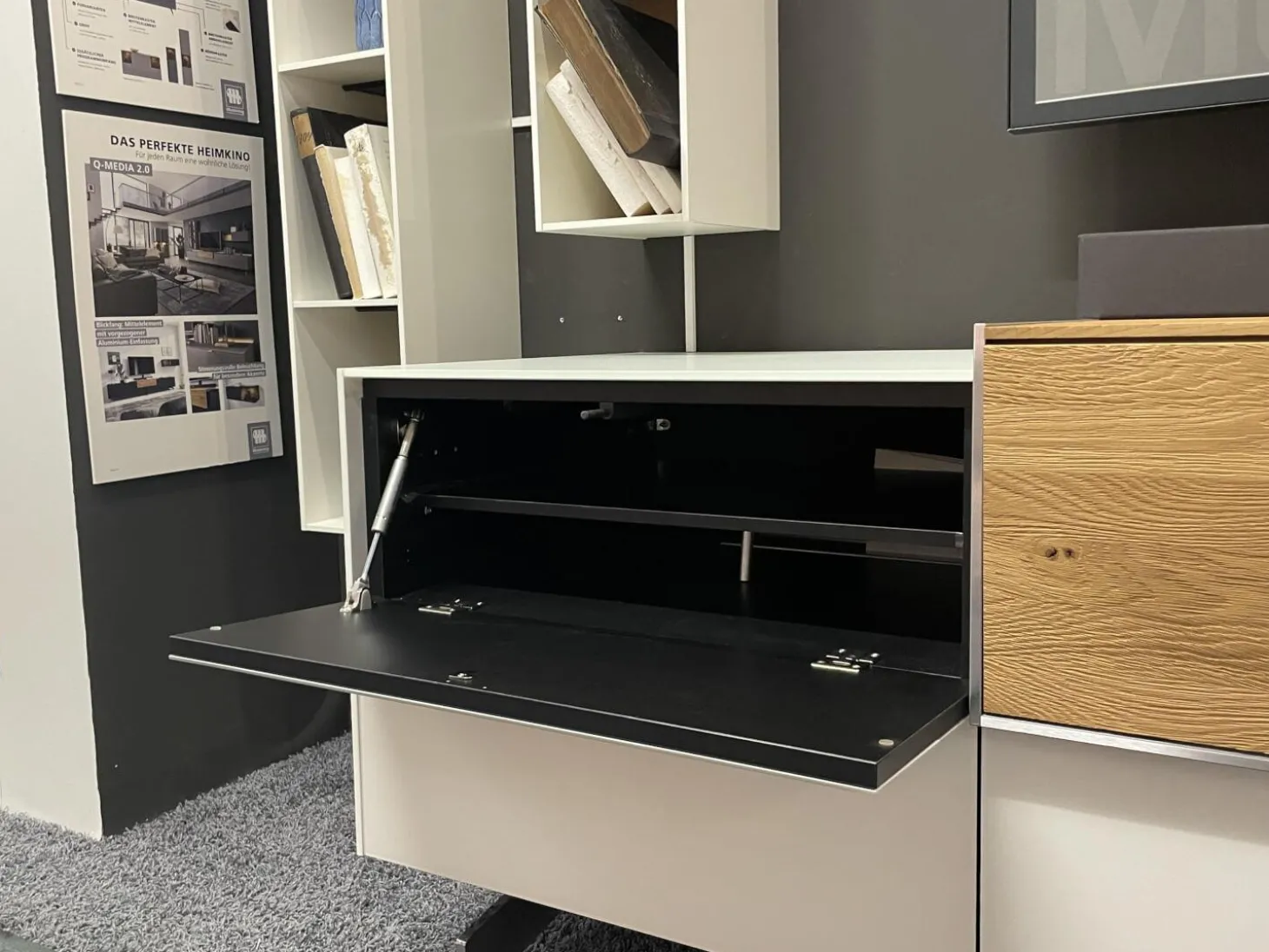 Wohnwand Q Media 2 0 Front Und Korpus Mattglas Weiß PG5 Mittelelement Eiche Massiv Mit LED Beleuchtung Ohne Vitrine