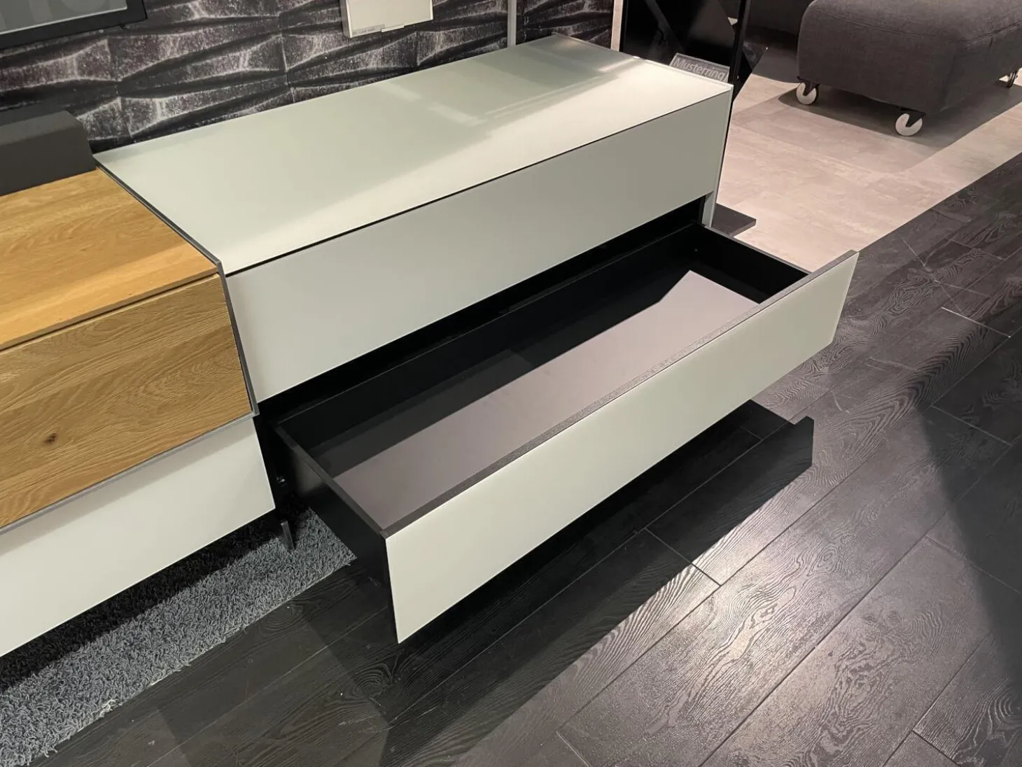 Wohnwand Q Media 2 0 Front Und Korpus Mattglas Weiß PG5 Mittelelement Eiche Massiv Mit LED Beleuchtung Ohne Vitrine