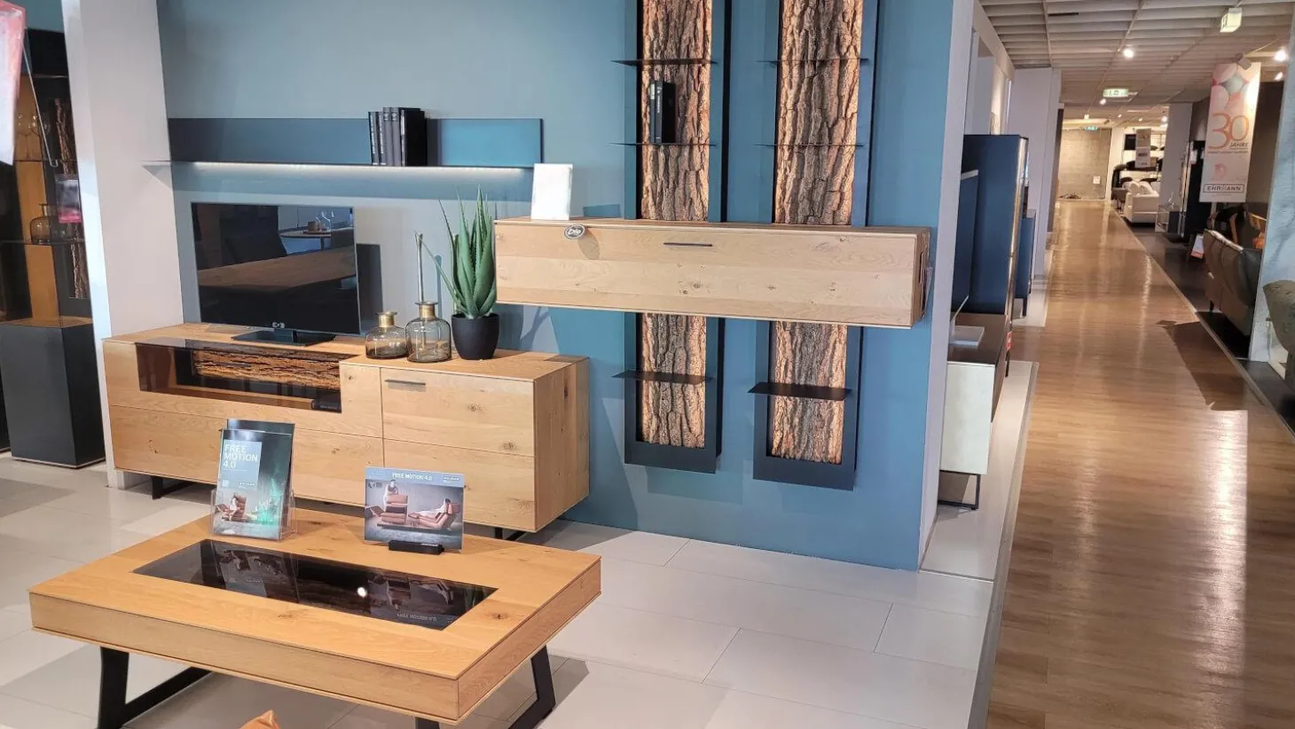 Wohnwand Runa Kerneiche Massiv Natur Gebürstet Applikation Rinde Metall Anthrazit Mit Beleuchtung