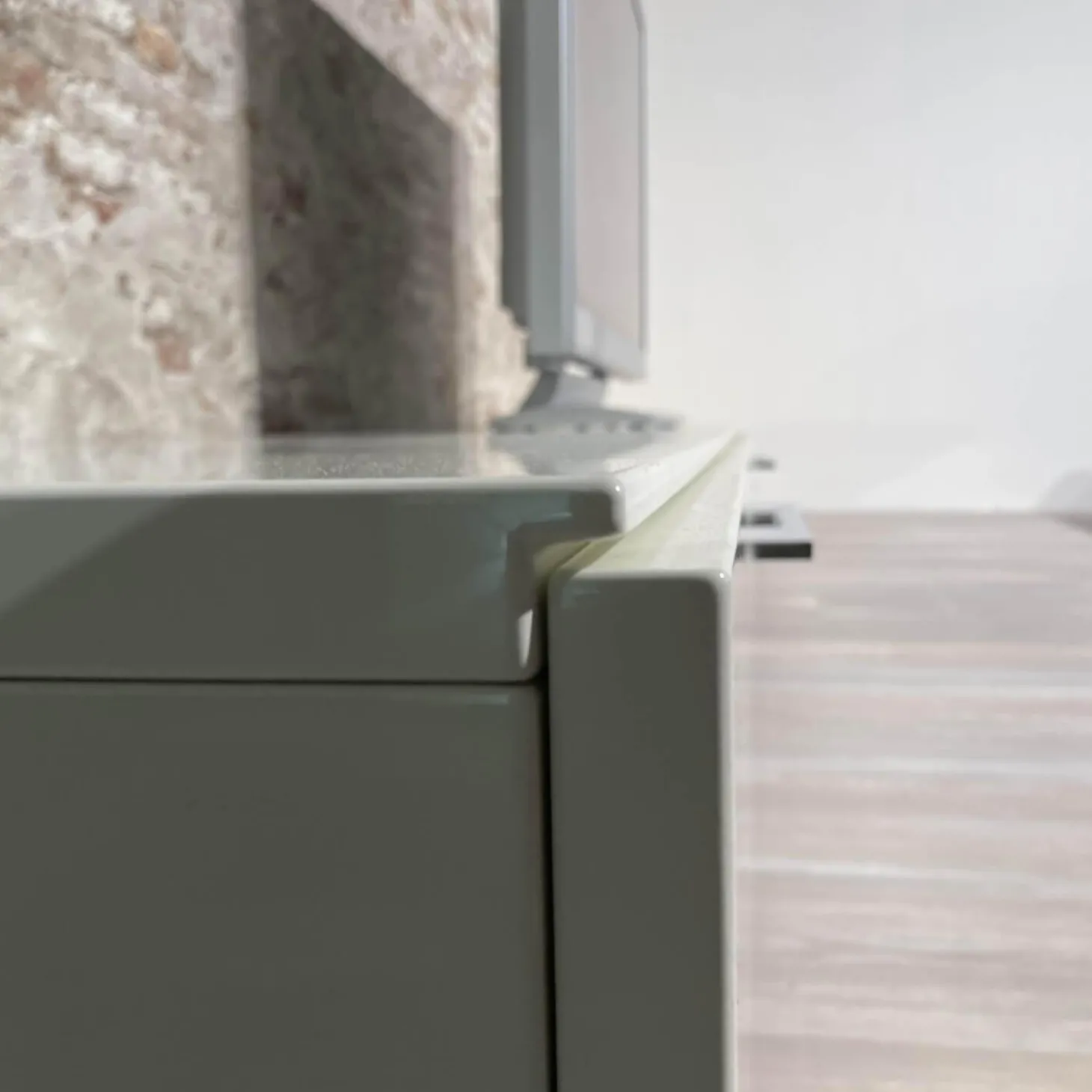 Wohnwand Scalic Lack Weiß Natureiche Lowboard Hängeelement Glas-Hängeelement