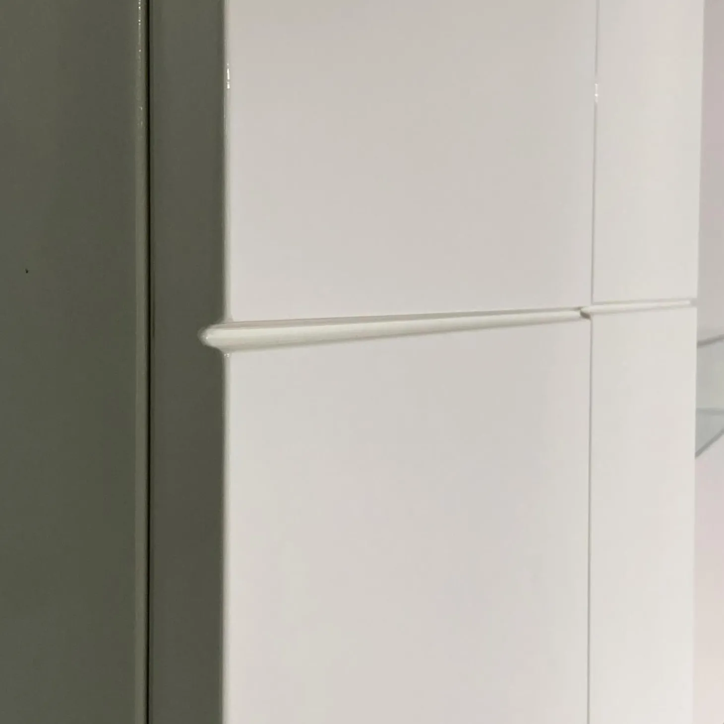 Wohnwand Scalic Lack Weiß Natureiche Lowboard Hängeelement Glas-Hängeelement