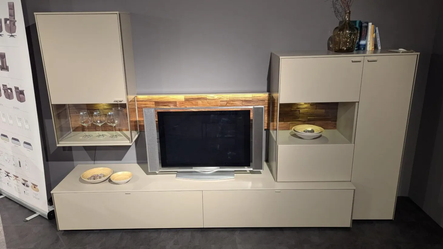 Wohnwand Sentino Lack Sand Matt Grau Absetzung Spaltholz Nussbaum Geölt Mit Beleuchtung Und Fernbedinung