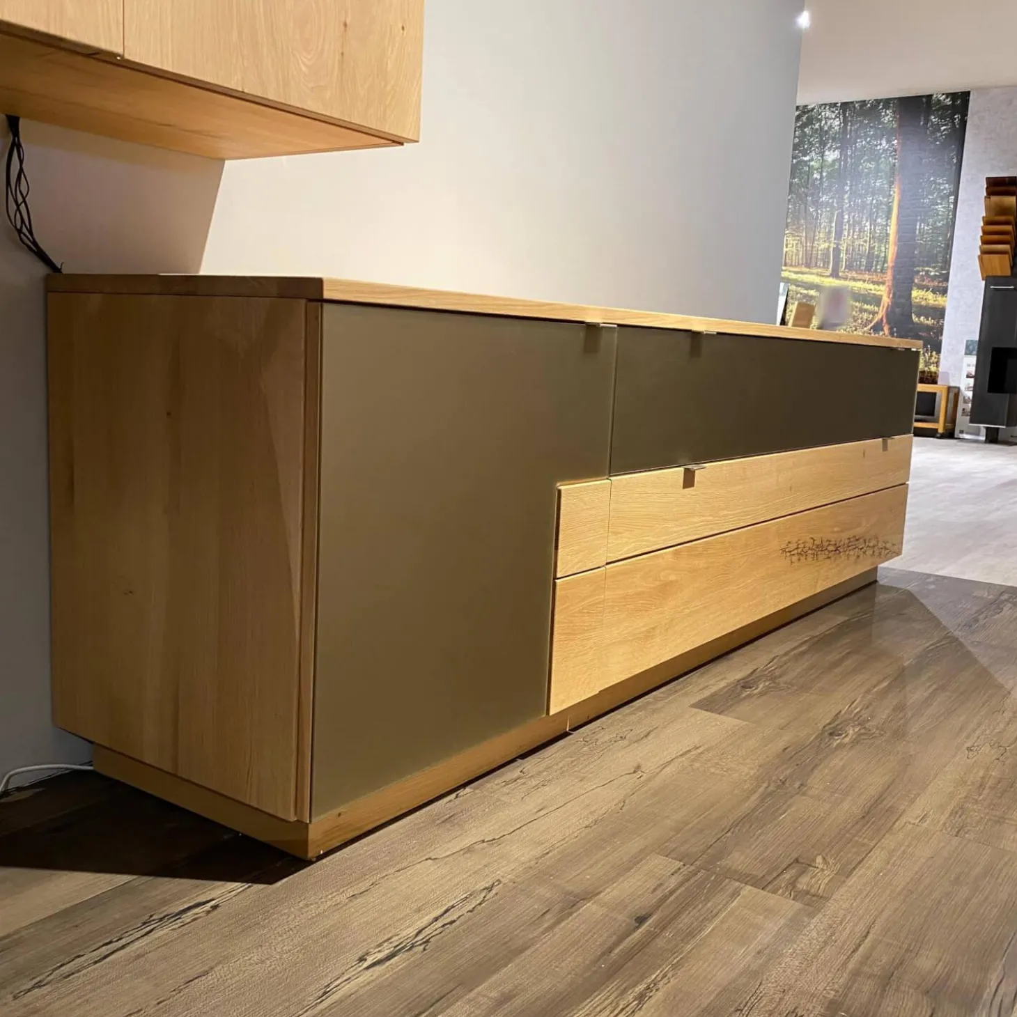 Wohnwand Signatura Rustikale Asteiche Bianco Akzente In Satinierten Bronzeglas Nickelfarbig Nickelfarbig