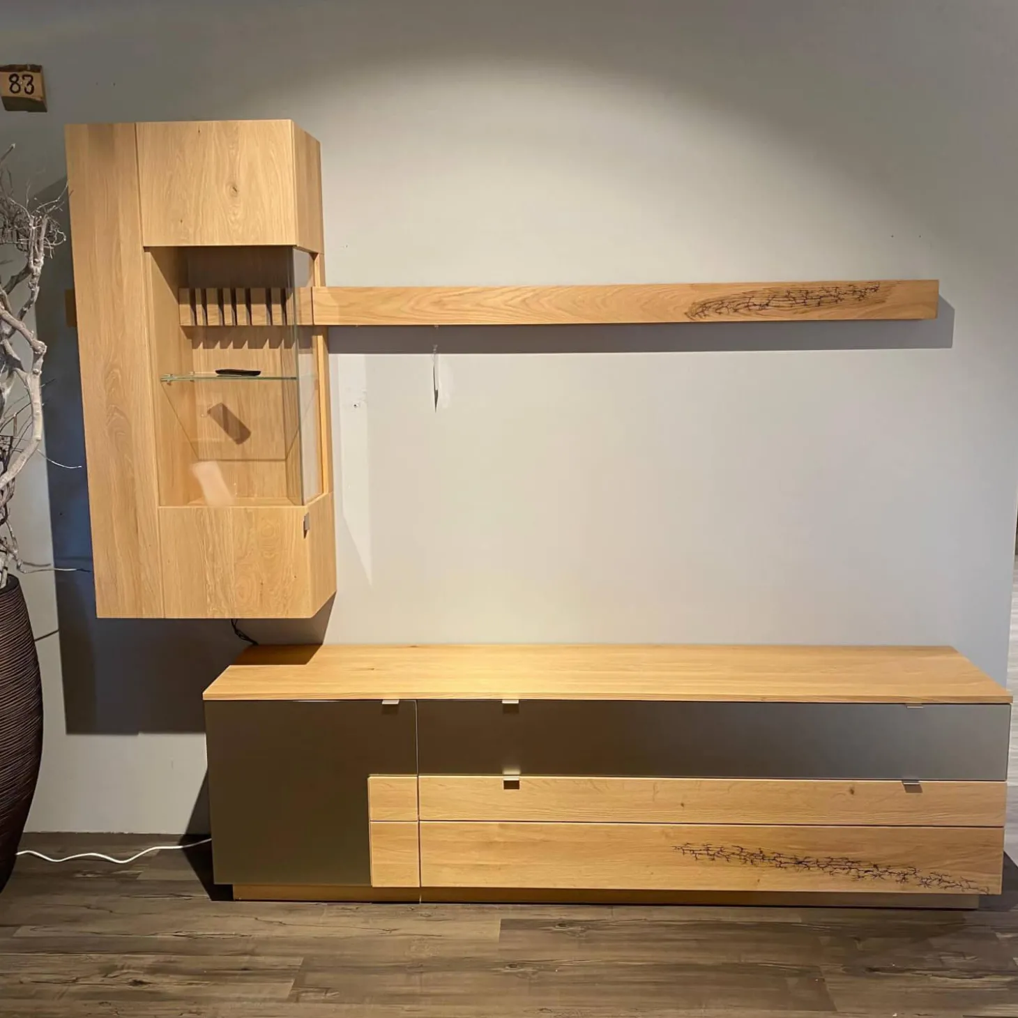 Wohnwand Signatura Rustikale Asteiche Bianco Akzente In Satinierten Bronzeglas Nickelfarbig Nickelfarbig