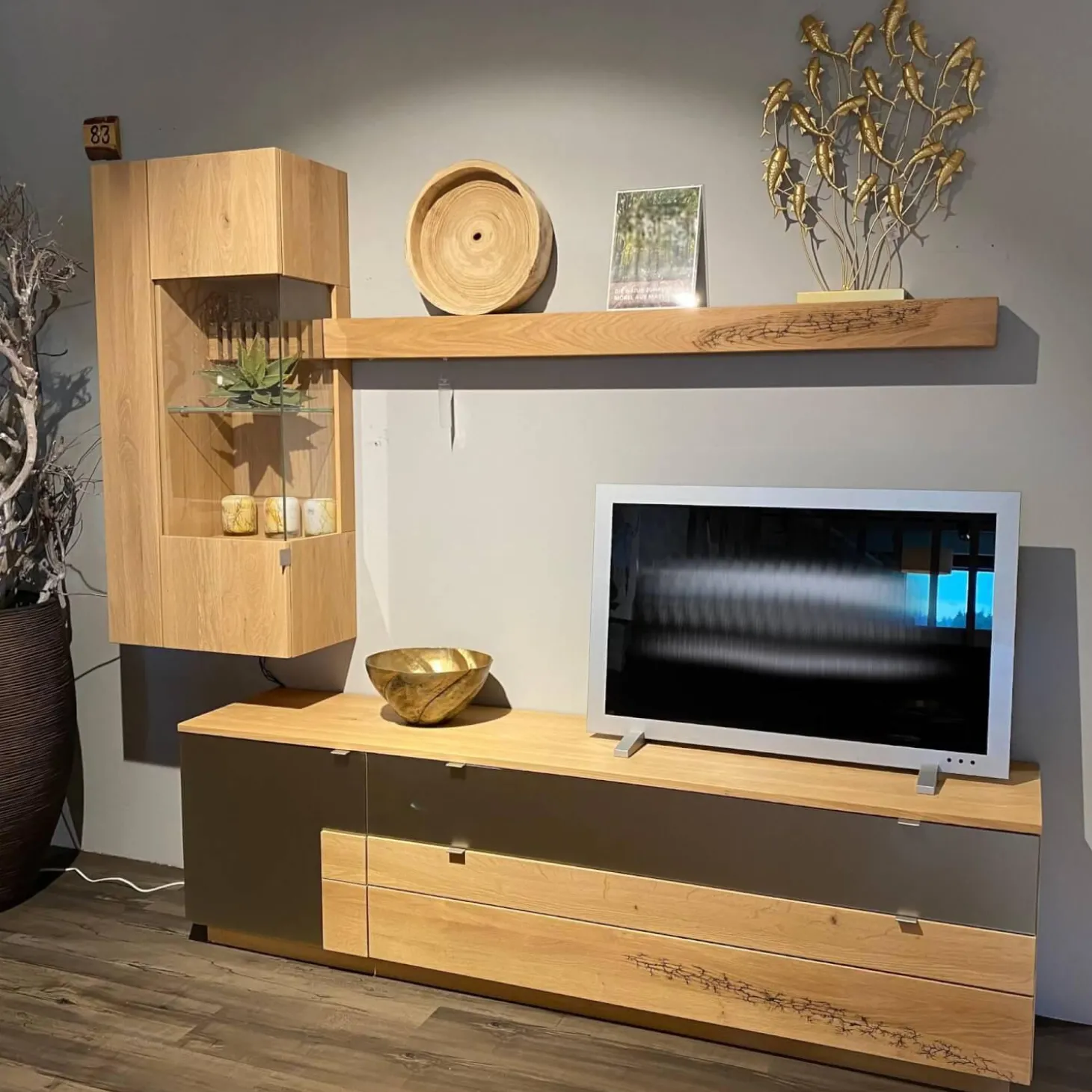 Wohnwand Signatura Rustikale Asteiche Bianco Akzente In Satinierten Bronzeglas Nickelfarbig Nickelfarbig